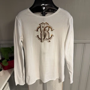 Roberto Cavalli Långärmad T-shirt (L)  - Mycket gott begagnat skick. 100% bomull (jersey).            0750