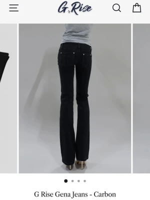 Svarta G Rise jeans  - Storlek S modell Long💘💘 långa på mig som är 168