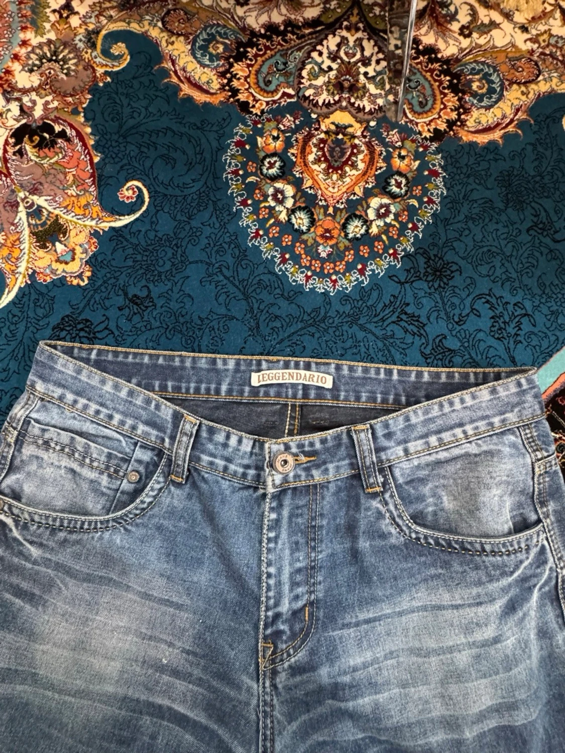 Blå raka jeans med slitningar - 2
