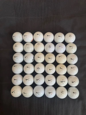 Nike golfbollar - Säljer 36st Nike golfbollar i fint skick. Tvättad och kontrollerad, finns även andra märken och modeller vid intresse hör av er!