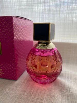 Jimmy choo parfym - Jimmy Choo Rose Passion Edp 40 ml! Knappt använd! 