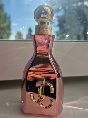 Jimmy Choo I Want Choo With Love 60ml - Köpt på Cocopanda för några veckor sedan. Se bild för mängd kvar. Nypris 900kr.