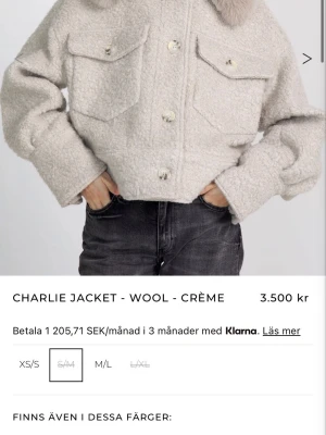 Meotine jacka  - Superfin meotine jacka i jättebra skick! Inga defekter på jackan, precis som ny. Köpt 2024, därav är jag osäker på om den fortfarande säljs😊köpt för 3500