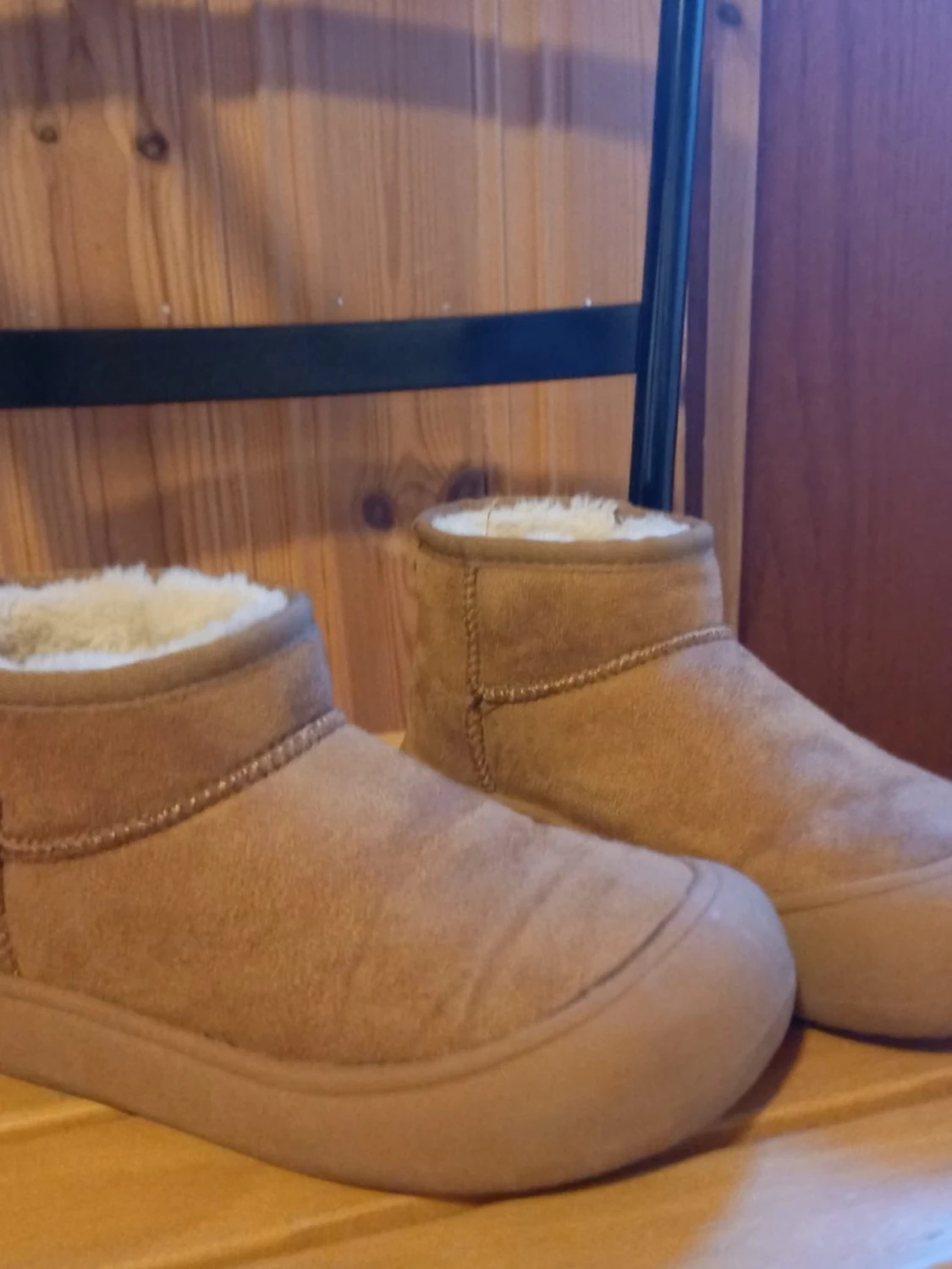 Beige fluffiga uggs - 1