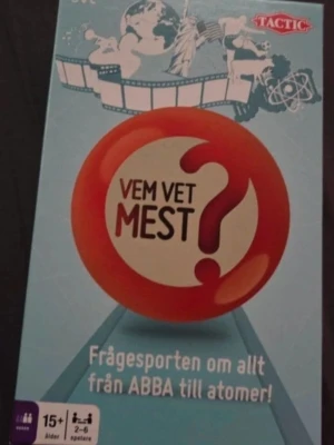 Sällskapsspel  - Vem vet mest är oöppnat. Quiznödig spelat en gång. Båda för 70 kr.