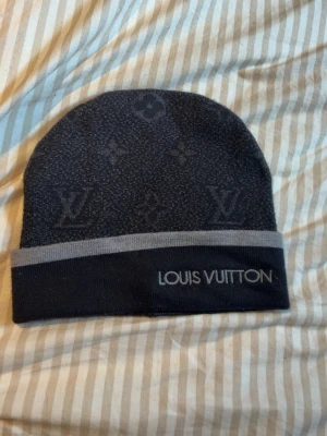Vuitton - Vuitton mössa perfekt för vinter