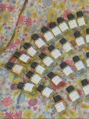 Essnce splitpaket  - 10 stycken 2 ml glasdekanter med spray 🔅Välj bland dofterna som finns på listor bland bilderna 