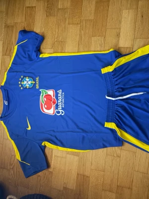 Brazil trendigt träningsset - Riktigt snyggt Brasilien träningsset i storlek S, aldrig använt.