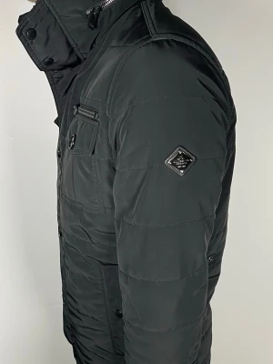 J.Lindeberg field jacket - 👕 Plagg: field jacket                                                          📏 Storlek: S                                                             🏷️ Märke/Modell: J.Lindeberg                                                ✨ Skick: Fint skick                                                        💬 Vid frågor är det bara att skriva!                                                                                          🛍️ Gramenti