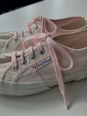 Superga sneakers - Ljusrosa sneakers från Superga Fint skick.  Storlek 37 Nypris ca 900 kr  