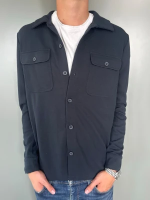 Overshirt - Strl - M | Skick 10/10 | Nypris - ca 1000kr (säljs ej längre) | Vid minsta lilla fundering är det bara att höra av sig!
