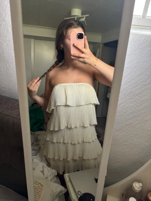 Klänning - Heeej skriv till mig om du har någon fundering eller vill ha fler bilder🥰😇❤️