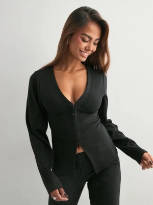 Svart figurnära cardigan med v-ringning - Skriv för egna bilder💕☺️