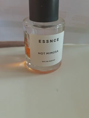 Hot mimosa essnce  - Se bild för mängd. Förvarats mörkt. 