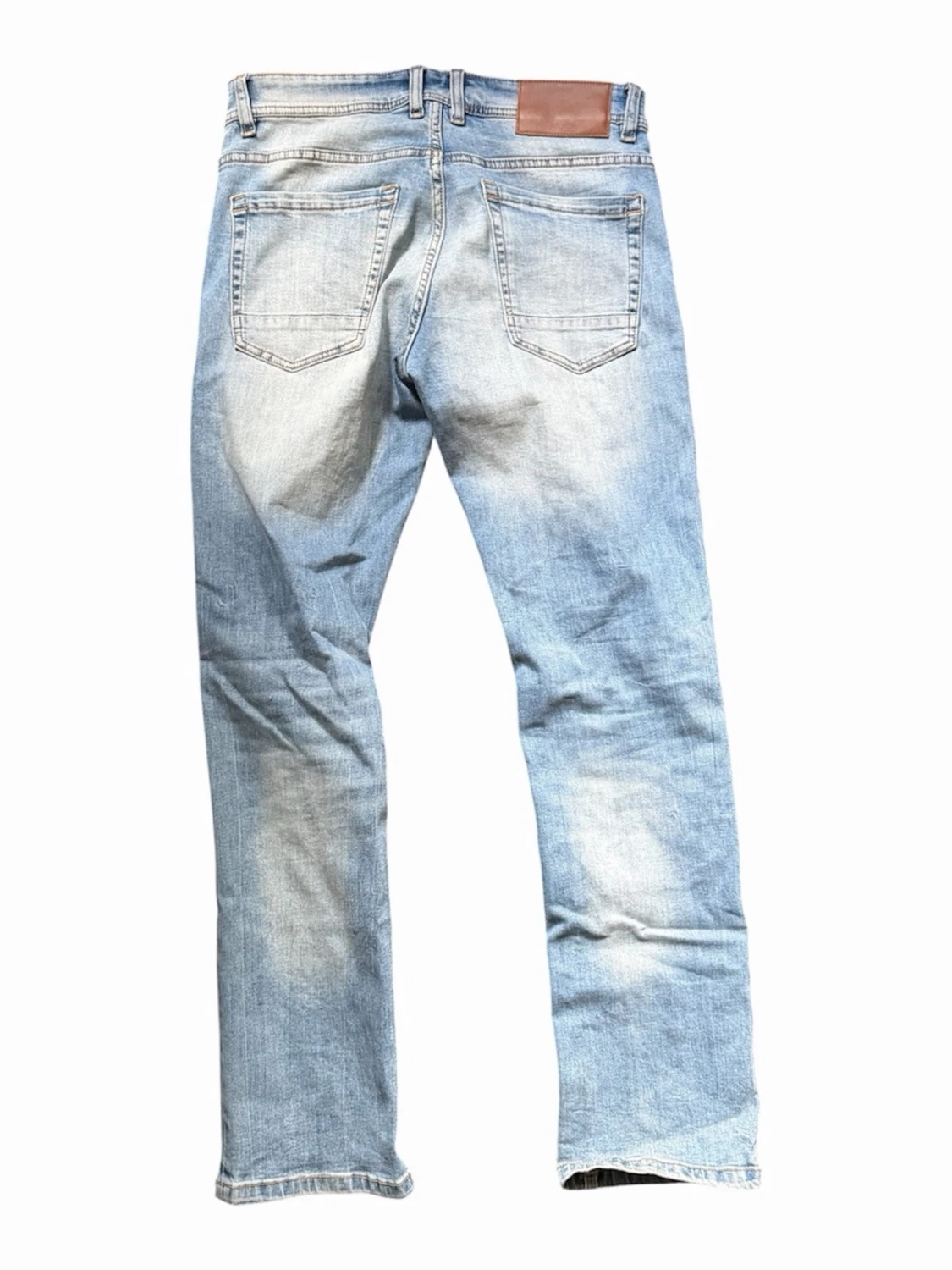 Ljusblå raka jeans med slitningar - 1