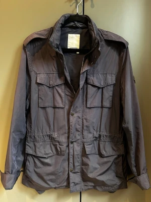 J.Lindberg field jacket - Snygg J.Lindberg field jacket | storlek s | skick 7-10 sparsamt använt | passar 182-190cm | hör av er för minsta lilla. MVH
