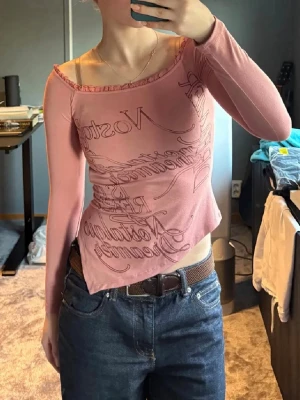 Rosa långärmad topp Bershka - Snygg långärmad topp från Bershka💕 lite liten i storleken. Djurfritt och rökfritt hem! Aldrig använd men inte prislapp kvar