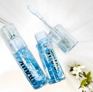 Milk lipgloss "Blue"! - Milk lipgloss "Blue" är ett närande läppglans för en glossy finish. 3,2 ml. Nytt!