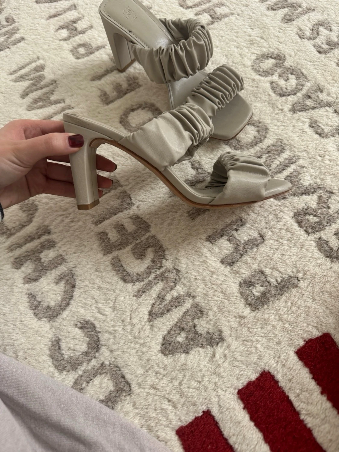 Beige sandaler med klack från H&M - 1