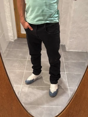 Replay jeans  - Ett par snygga byxor från Replay i storlek W34 L32 i modellen Anbbas 