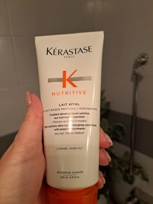 Kérastase hårvårdsprodukter - Kérastase shampo, balsam och inpackning provat alla lite, se bilder. Väldigt dyra och bra produkter.