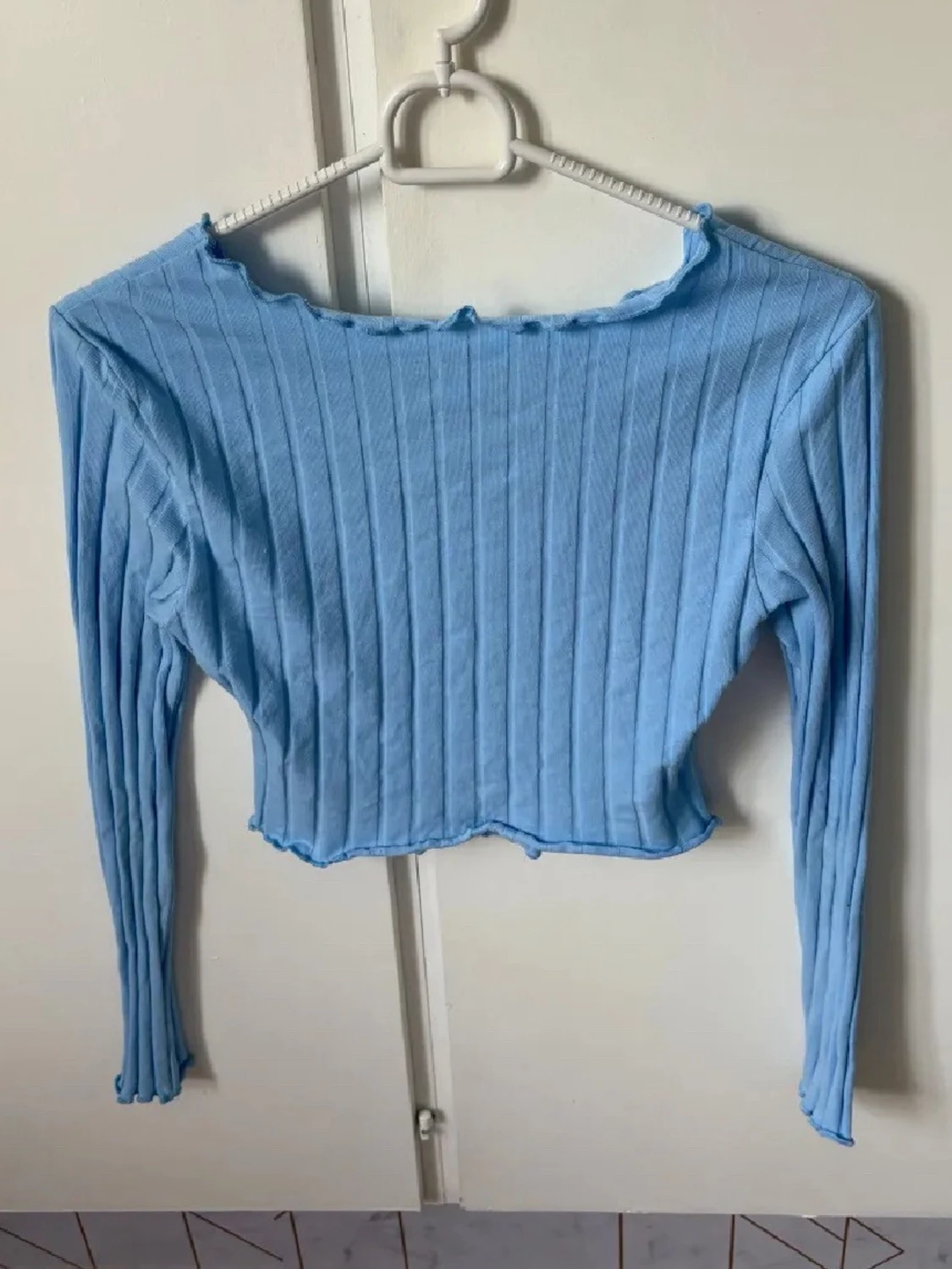 Ljusblå ribbad croppad topp - 1