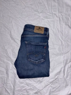 Replay Wallys jeans - 20% RABATT OM NI SKRIVER I PM TILL MIG 🔥🔥✦ Replay jeans - Wallys 34,5 cm waist 👖 ✦ Hög kvalitet 💎 ✦ Bekväm passform ✅ ✦ Snabb frakt 🚚 ✦ Frågor eller fler bilder? Skriv 📩
