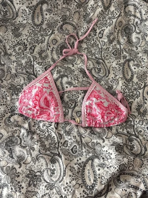 Rosa bikini topp  - Rosa bikini topp super söt strl L ifrån Shein❣️