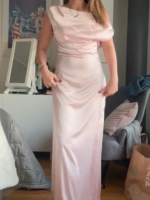 Balklänning  - Jättefin rosa balklänning i satin från peppermayo.   Aldrig använd🥰