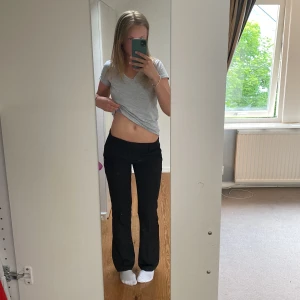 Lågmidjade kostymbyxor  - Dom populära lågmidjade bikbok! Skriv vid funderingar eller prisförslag!☺️☺️
