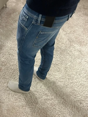 Replay anbass jeans  - Replay Jeans | skick 9/10 | Storlek 33/32 | Pris - 499kr | Modellen är ca 179cm lång | Hör av dig vid minsta fråga eller fundering!!