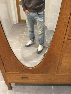 Replay jeans  - Ett par snygga byxor från Replay i storlek W29 L32 i modellen Anbbas 