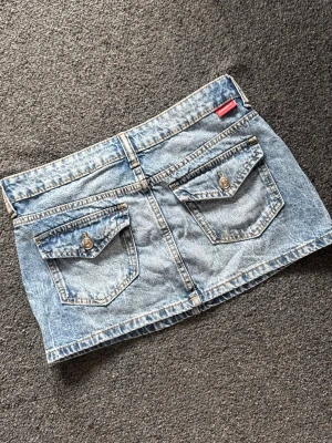 Vintage Jeanskjol - Jeanskjol midjemått = 38cm längd = 27cm 💋
