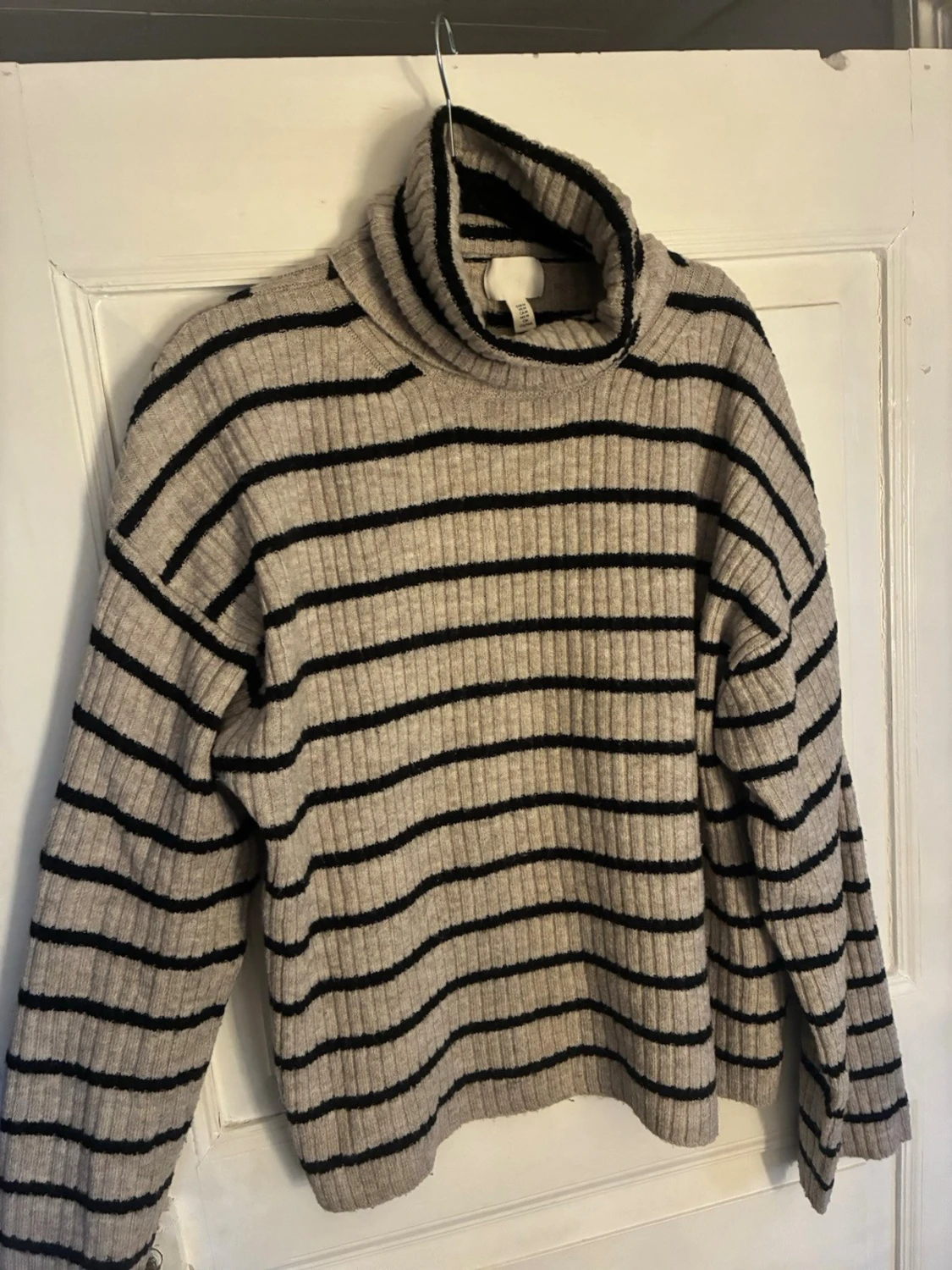 Beige/grå polotröja med svarta ränder H&M