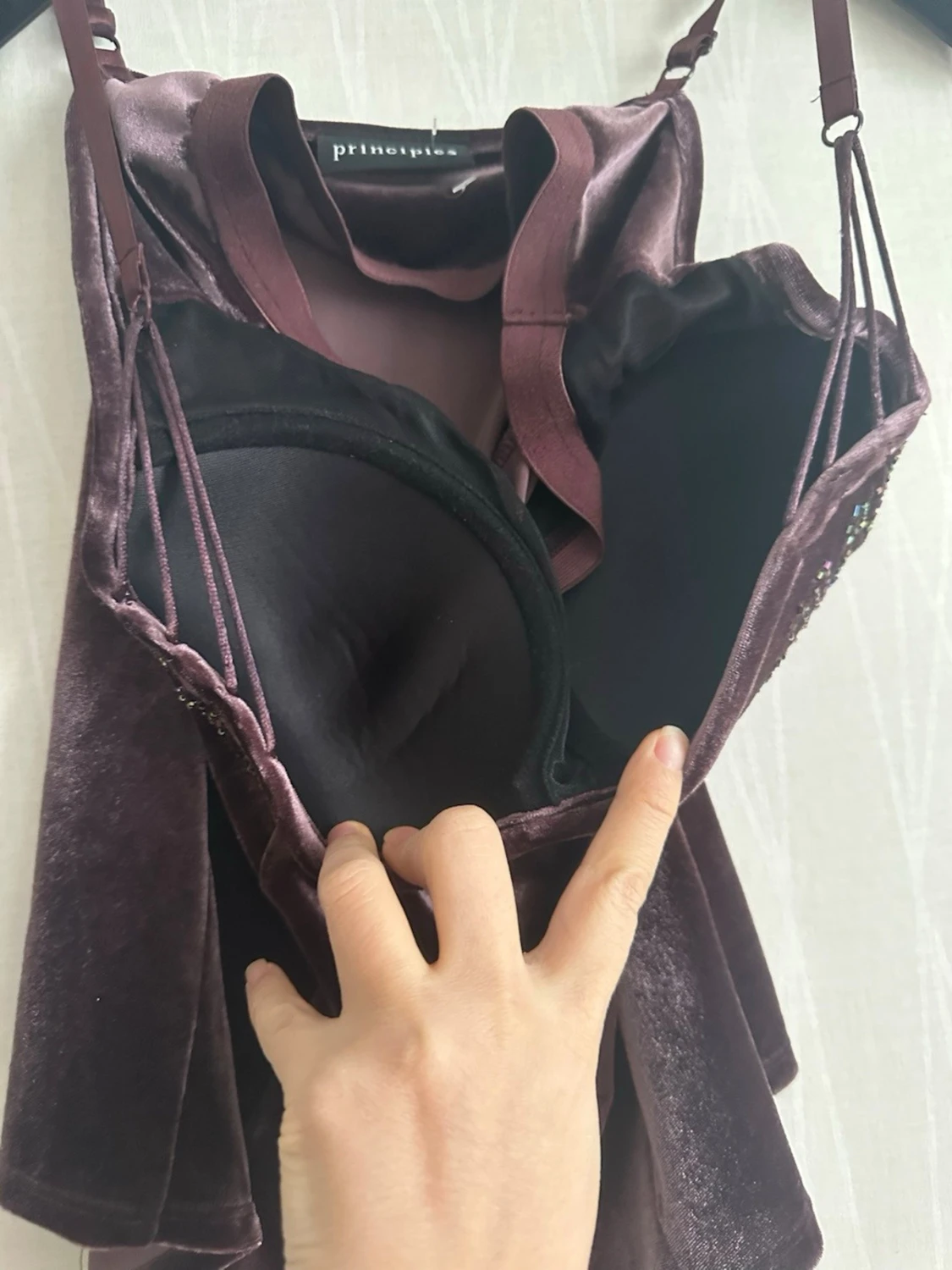 Mörklila sammetslinnetopp med pärlor - 4