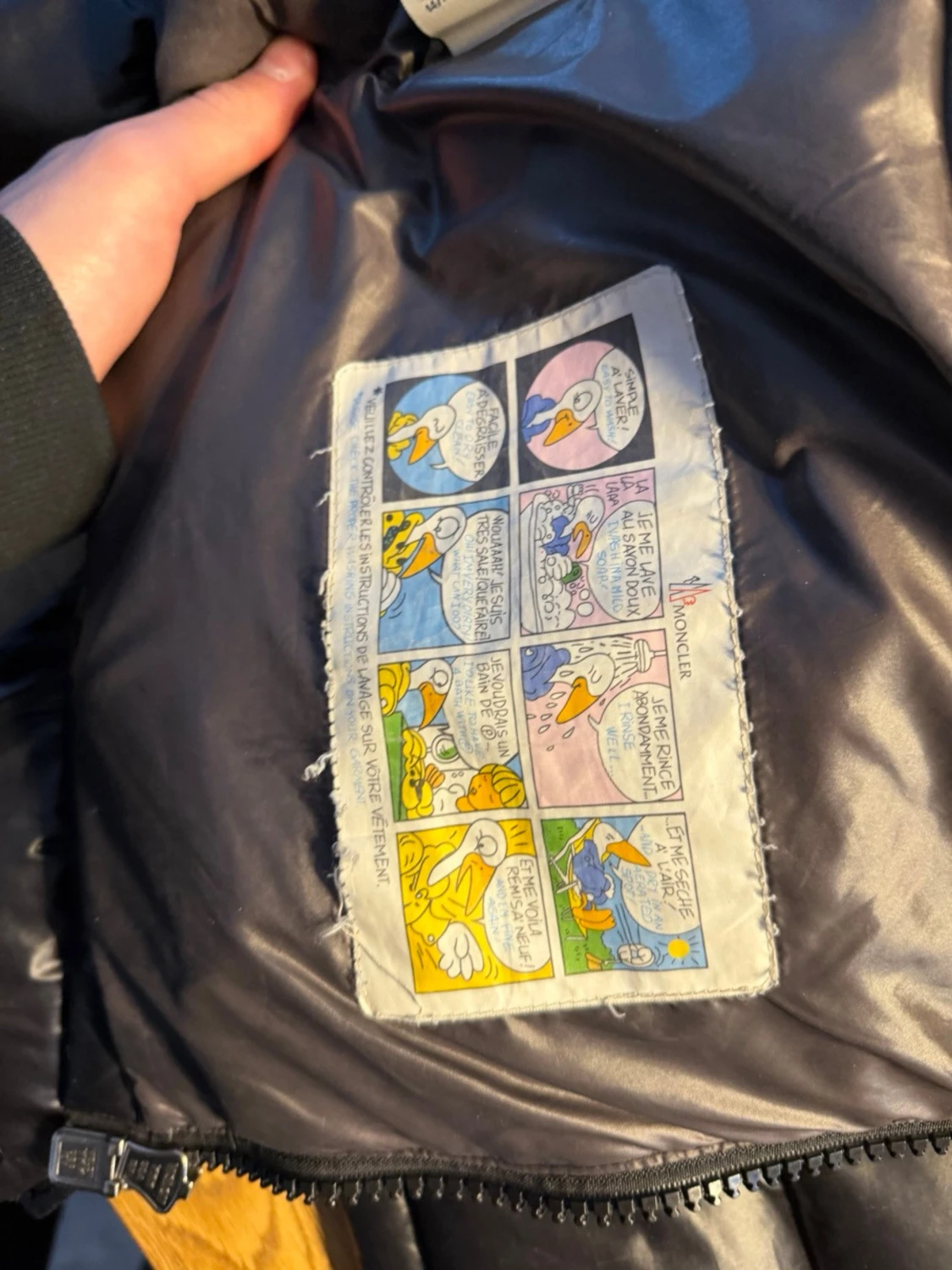 Svart dunjacka från Moncler med huva - 3