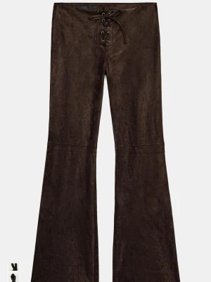 Bruna mockabyxor med snörning - Supersnygga bruna bootcutbyxor i mocka! Helt nya med prislapp är helt slutsålda online🫶🏻