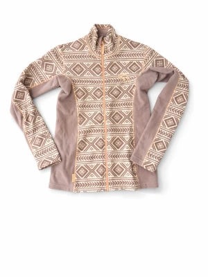 Mönstrad fleecejacka från Kari Traa - Supersnygg fleecejacka i beige och ljusbrunt från Kari Traa. Jackan har hel dragkedja, hög krage och ett coolt geometriskt mönster över hela plagget. Perfekt för lager-på-lager och riktigt skön att mysa i under kyliga dagar.