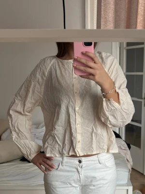Vit skjorta - Helt ny creme vit skjorta/blus,