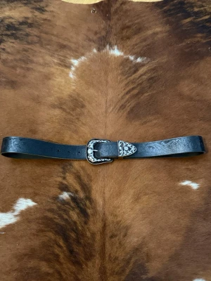 Cowboy bälte - Tjena! Säljer detta helt nya cowboy bältet, 95cm, som ny utan lappar, hör av dig vid funderingar!🙌