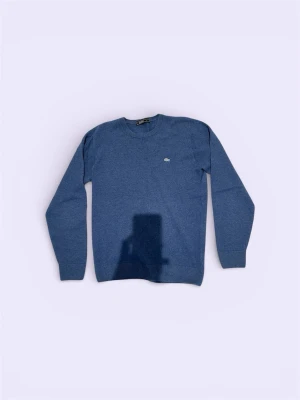 Lacoste 100% Kashmir tröja! - Tjena! Säljer denna sjukt snygga tröja från Lacoste i 100% Kashmir!!! Tröjan är i storlek 3 vilket motsvarar Medium. Skicket är oerhört bra, nästintill nyskick, inga tecken på användning överhuvudtaget. Som sagt är tröjan i 100% Kashmir vilket gör den sjuuuunt mjuk och skön att ha på sig. Färgen är snygg babyblå färg som är underbar!! Vid fler frågor är det bara att höra av er!