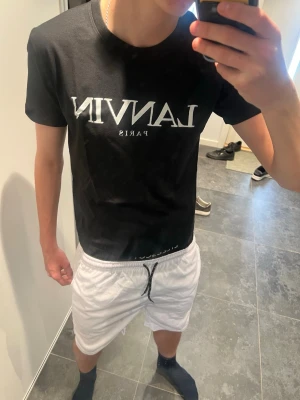 Märkes T-shirt  - Snygg svart t-shirt storlek Xs-s i bra skick 