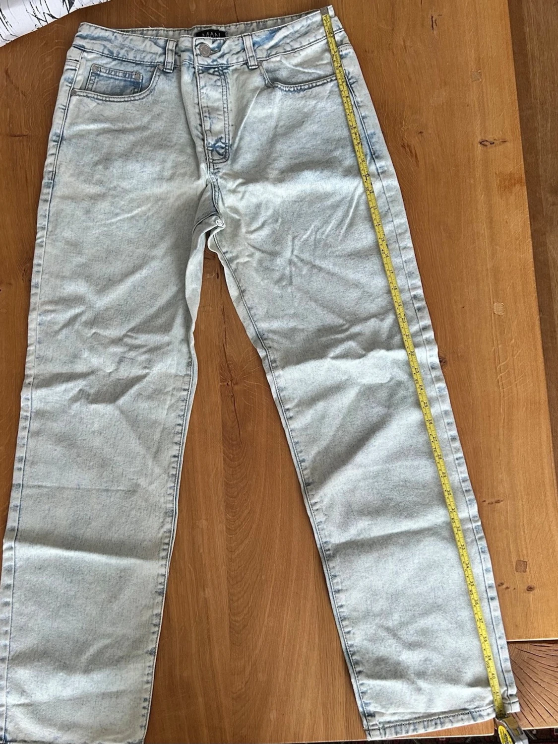 BOOHOOMAN Ljusblå raka jeans med hög midja