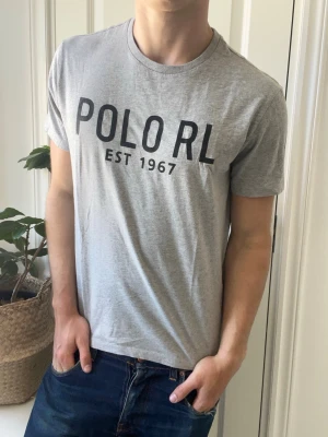 Polo RL tröja  - Polo RL tröja, Inga defekter! Modellen i bilderna är 180 cm 75 kg och bär Storlek M , Kom med frågor! 🌟 (Kan gå ned i pris vid köp av paket 😉) 