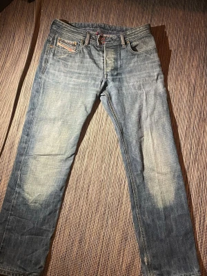 Jeans Diesel  - Diesel jeans, lite heel bite men annars bra skick. Liten bootcut passform.