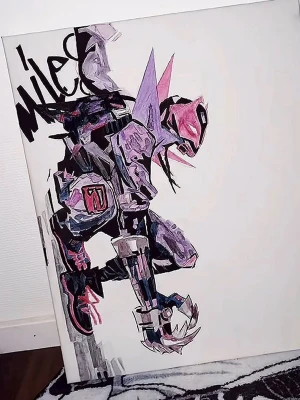Handmålad tavla Miles Morales - Unik handmålad tavla föreställande Miles Morales. Motivet är gjort i svart, lila, rosa och rött på vit canvas. Modern, grafisk stil med graffiti-inspirerad text. Perfekt för dig som gillar superhjältar och cool konst. Gjord av min 16 årliga  bror, en stjärna på att måla ⭐️ 
