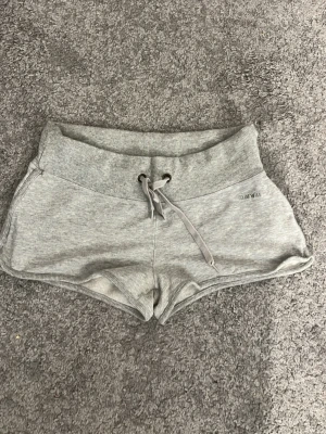 Grå minimjukisshorts  - Grå minishorts från Marwin. Stl XS inget fel på dom skriv om du undrar något. Pris kan diskuteras!!💕