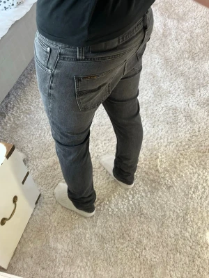 Nudie jeans Lean Dean - Nudie Jeans | skick 9/10 | Storlek 31/32 | Pris - 549kr | Modellen är ca 180cm lång | Hör av dig vid minsta fråga eller fundering!!