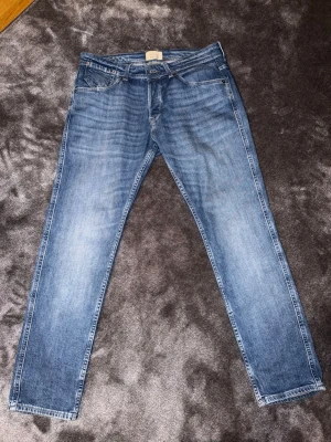 Jack&jones jeans slimfit - Säljer dessa jack&jones slim/glenn jeans med mycket mjukt och skönt material med bra passform