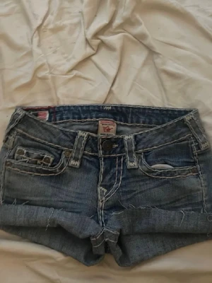 Blå jeansshorts från True Religion - True religion shorts i bra skick